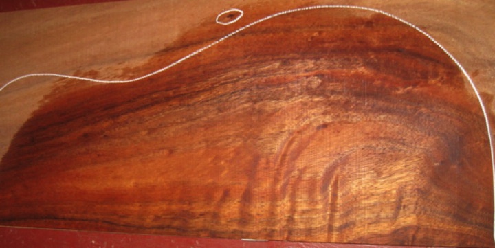 closeup, wetted
set #193-2090
Pin knot on inside face of one side; likely trimmed away during profiling or binding. Back plates are .135" thick, but thin to .125" at corner outside pattern (marked X in 1st photo). closeup, wetted
set #193-2090
Pin knot on inside face of one side; likely trimmed away during profiling or binding. Back plates are .135" thick, but thin to .125" at corner outside pattern (marked X in 1st photo).