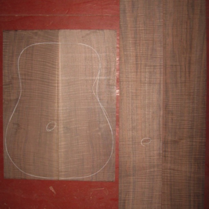 Walnut D/Jumbo 4A $140
(2) back plates 8-1/2" x 22-1/2"
(2) side plates 6-1/4" x 32-3/4"
Air dried since 2002, premium curl, 16" dred pattern shown, tiny pin knots (circled, minor filling req'd), straight-vertical grain, premium curl. set #113-1411 Walnut D/Jumbo 4A $140
(2) back plates 8-1/2" x 22-1/2"
(2) side plates 6-1/4" x 32-3/4"
Air dried since 2002, premium curl, 16" dred pattern shown, tiny pin knots (circled, minor filling req'd), straight-vertical grain, premium curl. set #113-1411