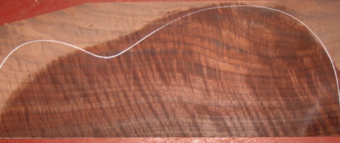 closeup, wetted
set #100-2232
Pin knot on sides 3" from tail end; it is minor and symmetrical. No attention required during finishing. closeup, wetted
set #100-2232
Pin knot on sides 3" from tail end; it is minor and symmetrical. No attention required during finishing.
